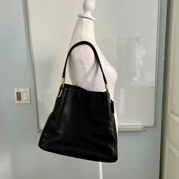 Coach Elegant Black Leather Tote Bag - Picture 3 of 13